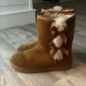 kookaburra by UGG boots size  8